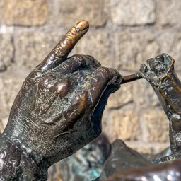 Close-up of the hands of the Hilda Gobbi statue.