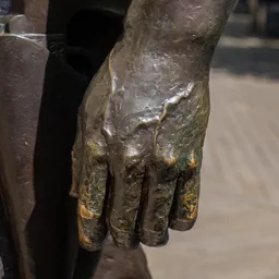 Close-up of Bud Spencer's left hand.