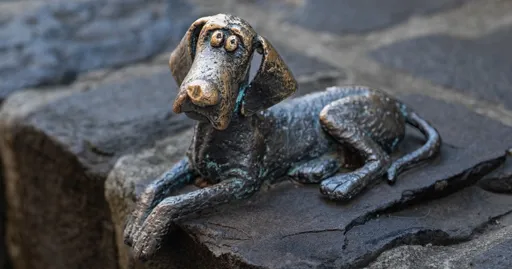 Miniature dog sculpture by Mihály Kolodko.